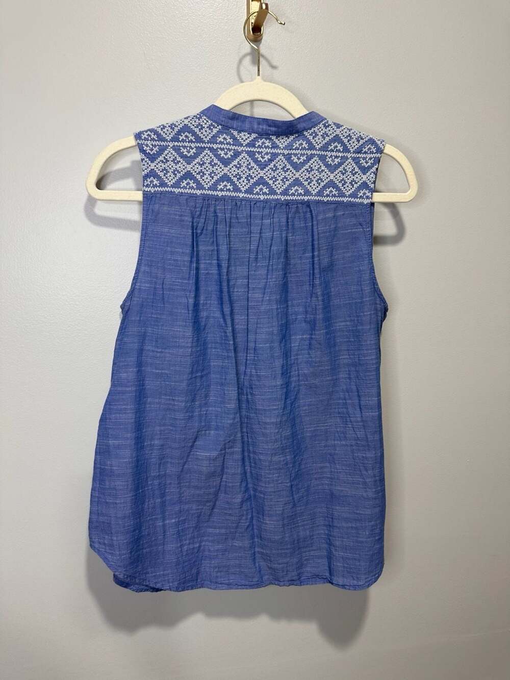 Gap Sleeveless Embroidered Yoke Button Down Shirt Size M - Picture 4 of 6